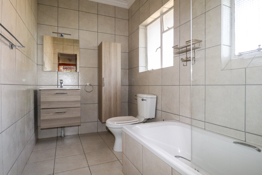 To Let 4 Bedroom Property for Rent in Flamwood North West